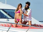 Ator de <i>Borat</i> causa com modelo em iate